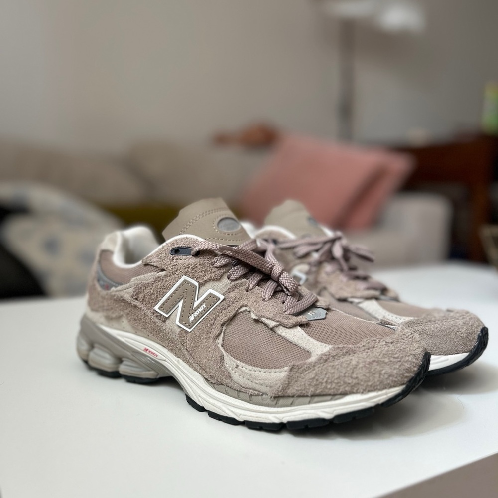 NEW BALANCE 530/2002 R UNISEX SIZE 8.5 WORN ONCE